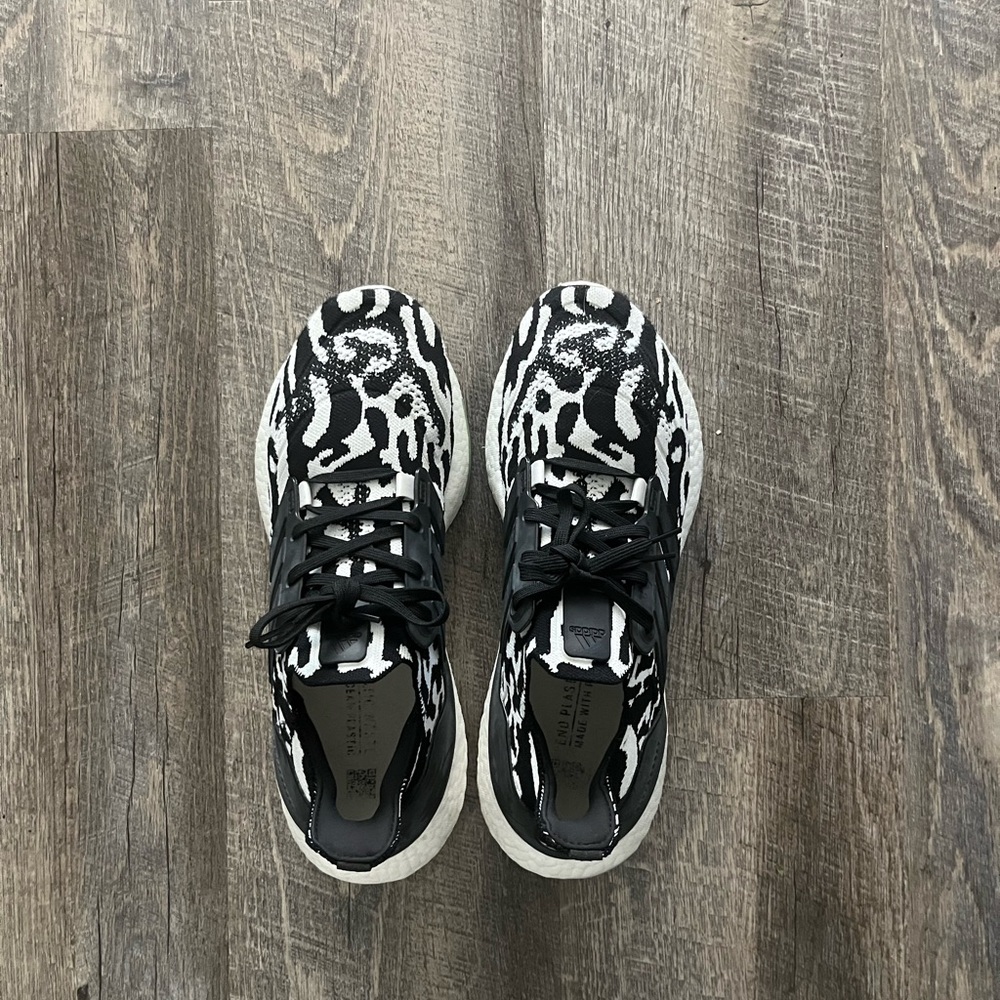 Adidas Black and White Athletic Shoes. Special Edition 🔥🔥🔥